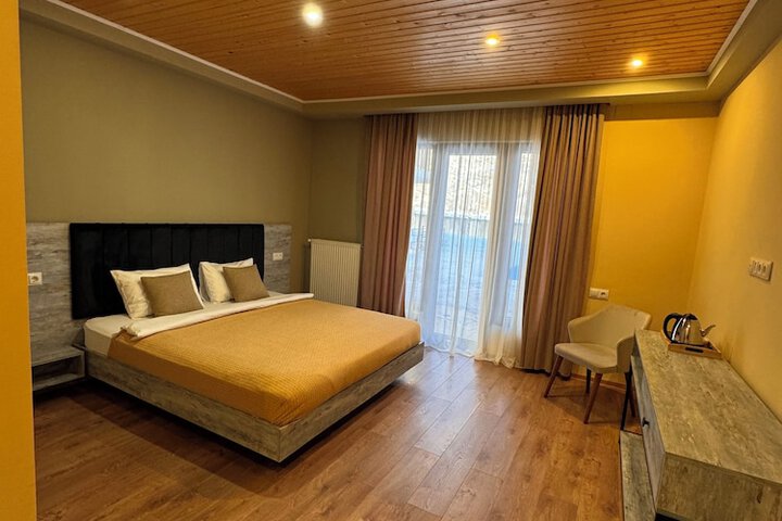 Room 2 of 31