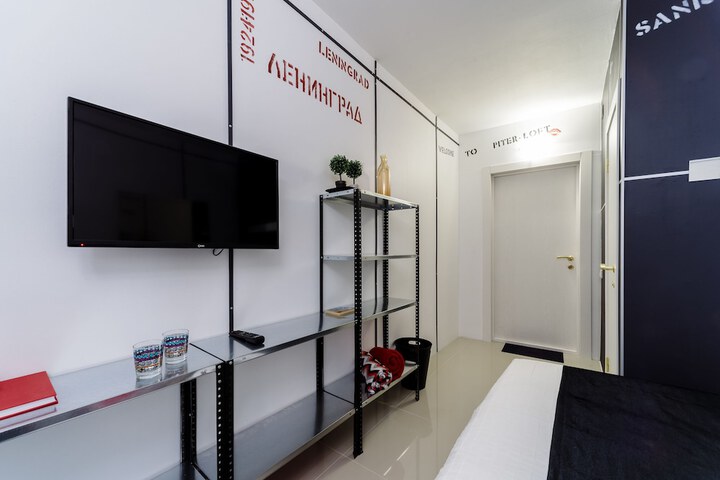 Room 5 of 18