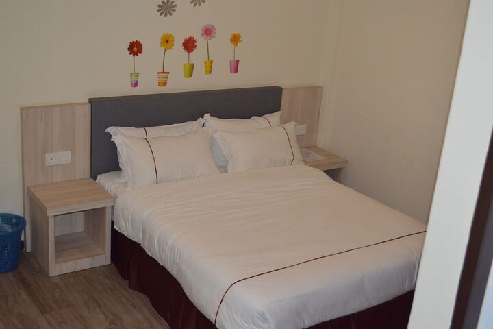 Room 32 of 57