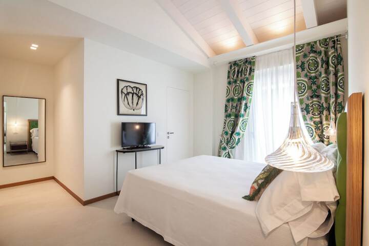 Room 13 of 40