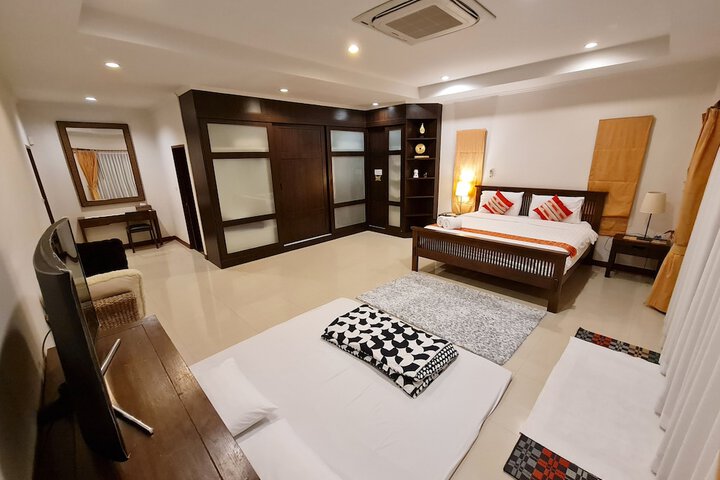 Room 2 of 25