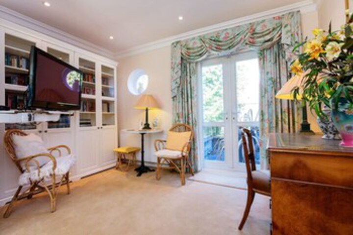 Room 9 of 25