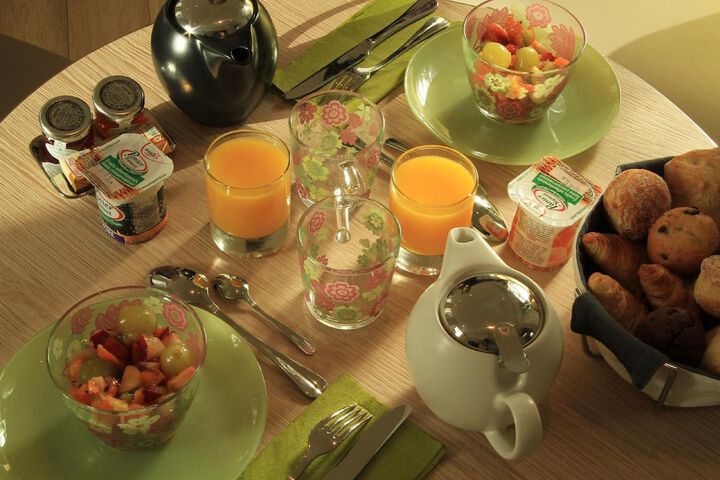 Breakfast/Coffee Service 24 of 40
