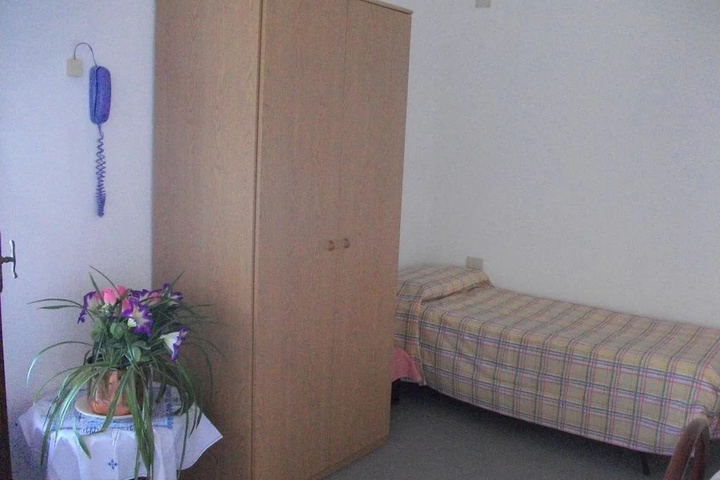 Room 3 of 9
