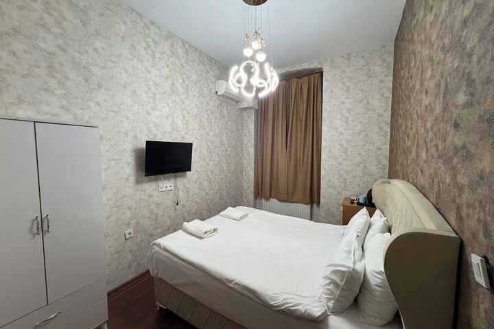 Room 14 of 74