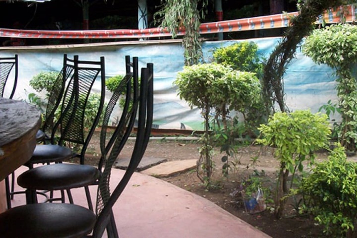 Lounge 13 of 17