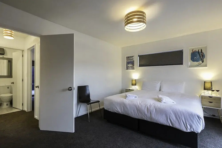 Room 5 of 14