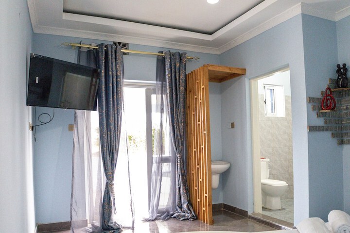 Room 3 of 7