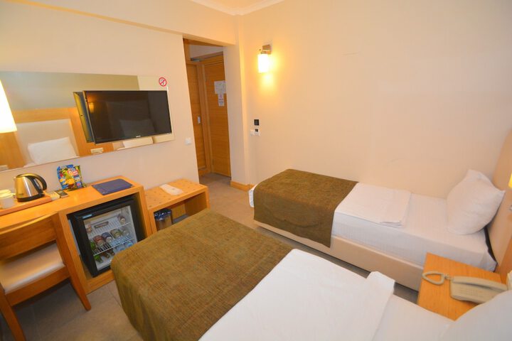 Room 21 of 106