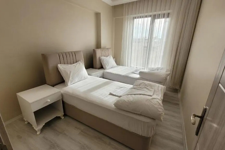 Room 6 of 9