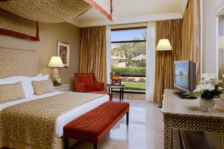Room 6 of 34