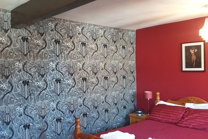 Room 13 of 28