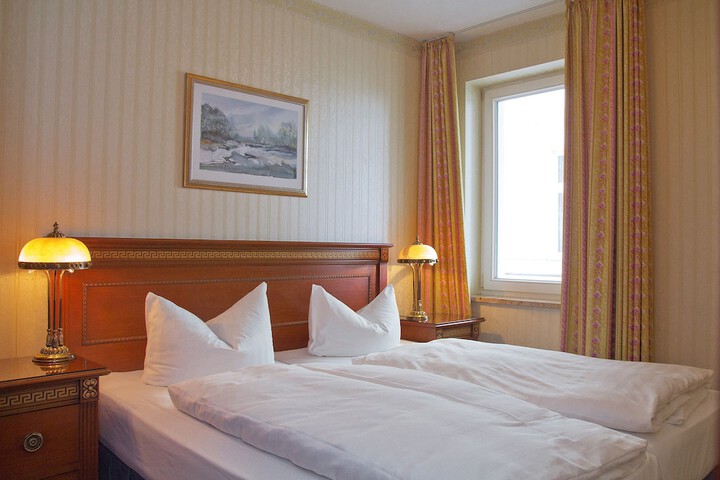 Room 15 of 36