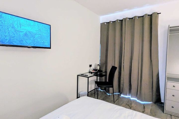 Room 7 of 24