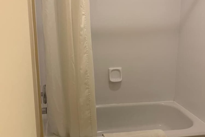 Room 10 of 20