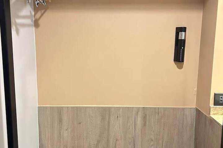 Room 10 of 42
