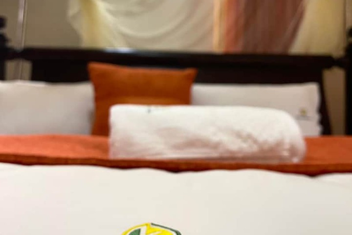 Room 6 of 25