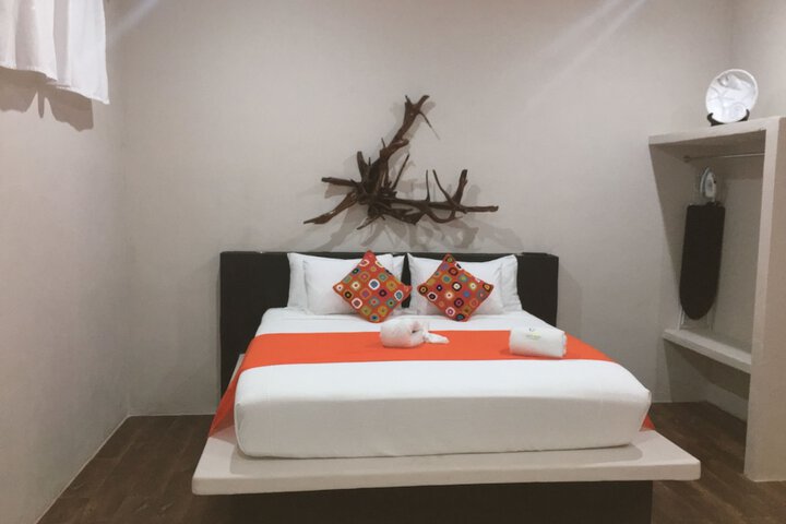 Room 6 of 117