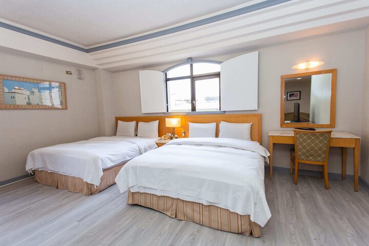 Room 9 of 30
