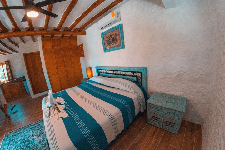 Room 8 of 83