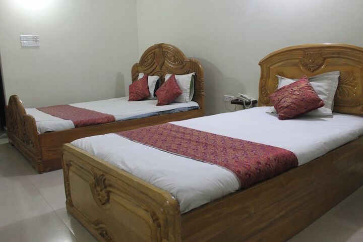 Room 8 of 27