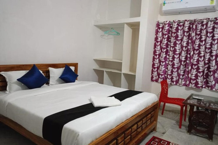 Room 5 of 13