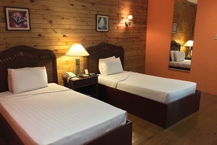 Room 8 of 80