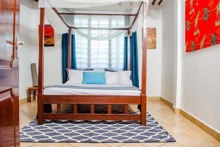 Room 10 of 103