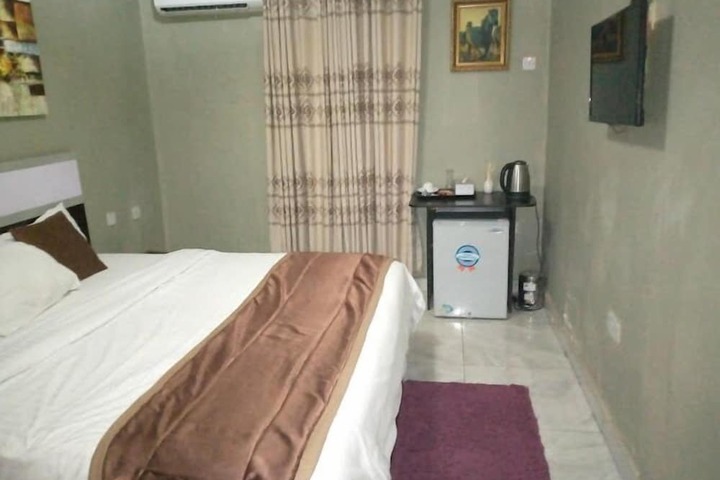 Room 10 of 50