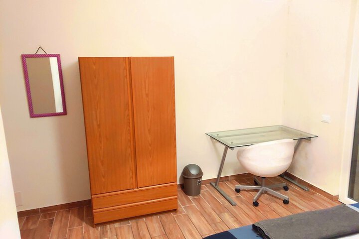 Room 28 of 49