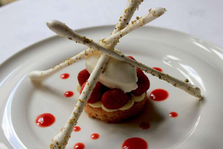 Dining 33 of 52