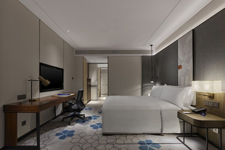 Room 6 of 51