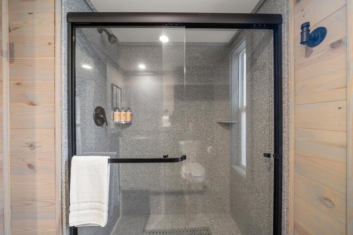 Room 153 of 180