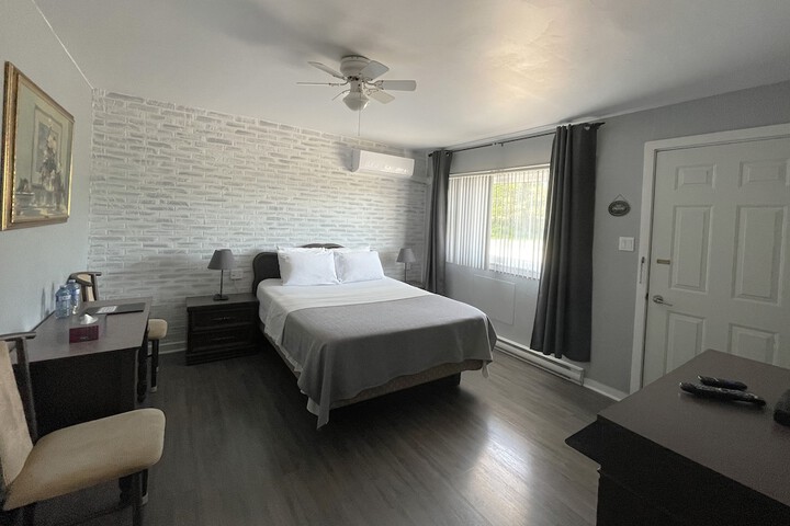 Room 4 of 25