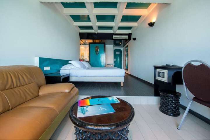 Room 5 of 33