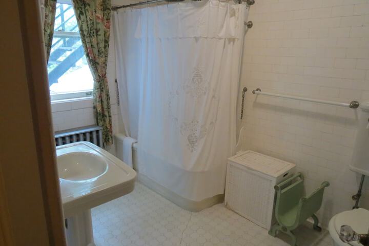 Room 52 of 88