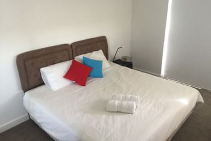 Room 10 of 28
