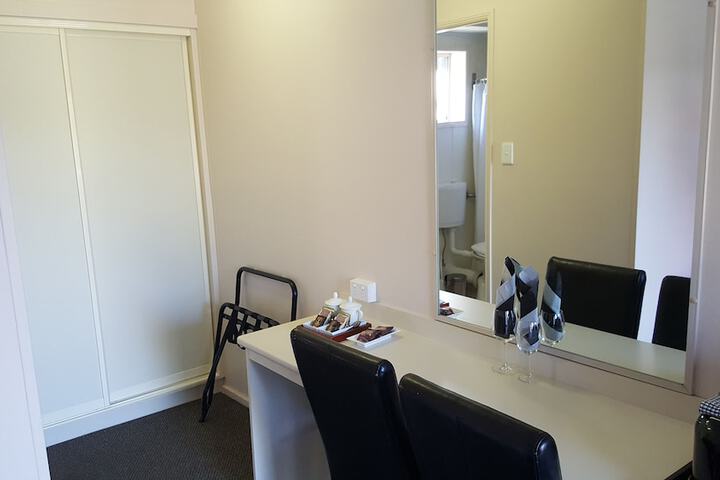 Room 33 of 47