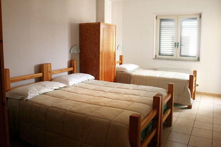 Room 5 of 42