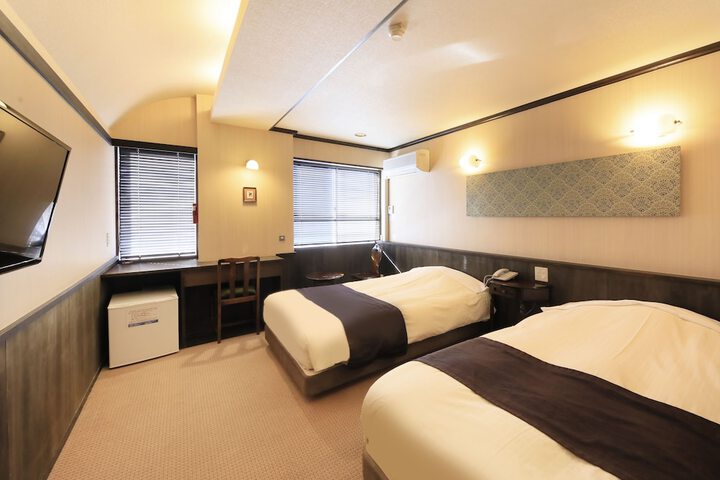 Room 14 of 102