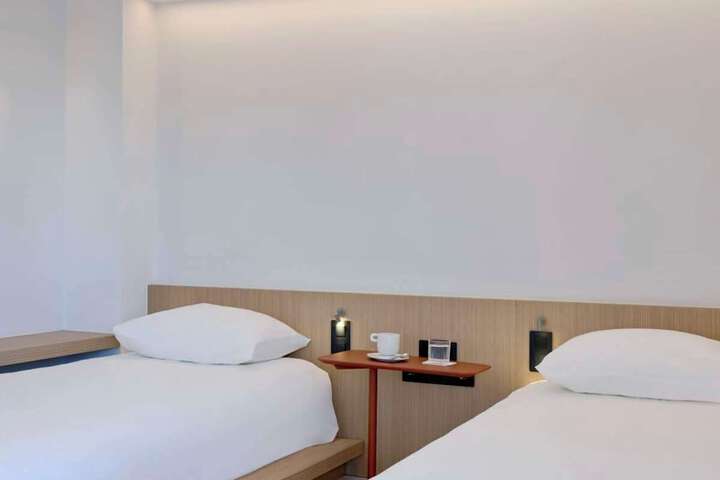 Room 11 of 29