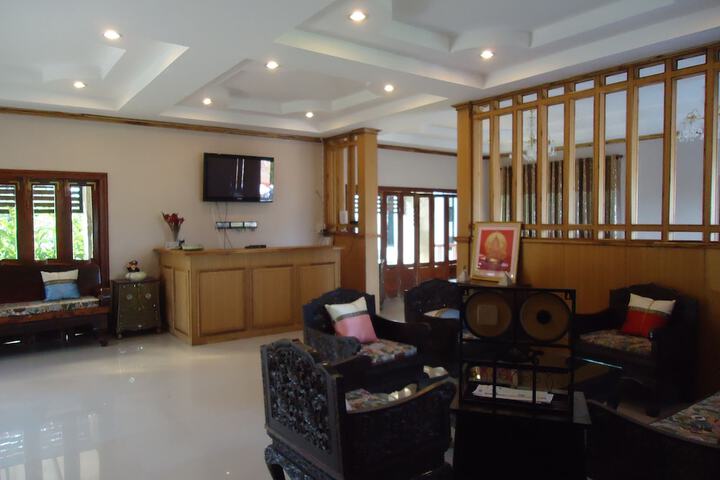Entrance & Lobby