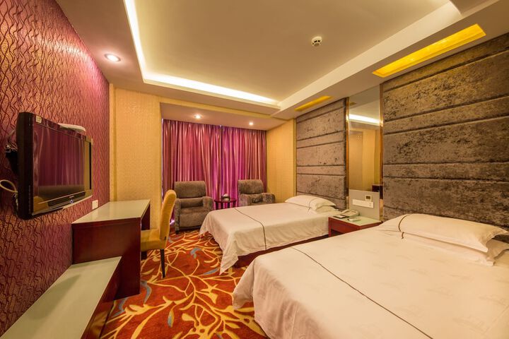 Room 8 of 16