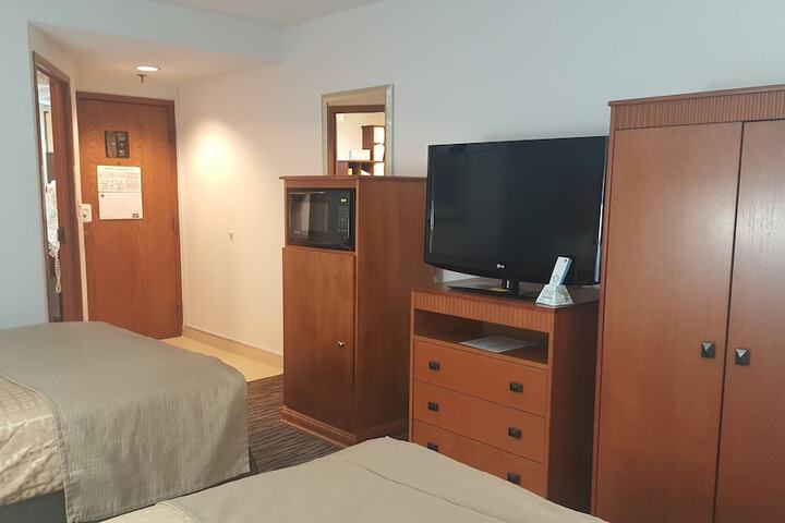 2 Double Beds (10 of 10)