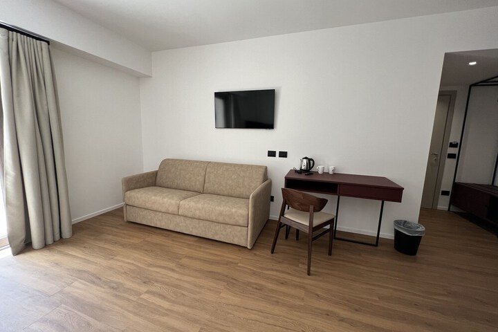 Room 34 of 80