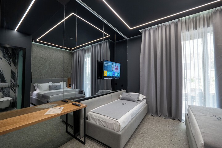 Room 4 of 147