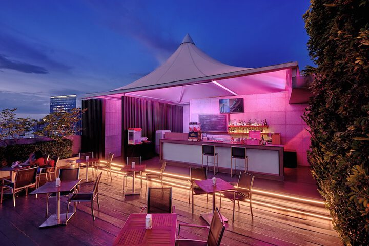 Lounge 106 of 122