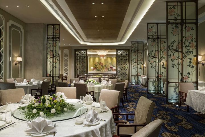 Dining 48 of 76