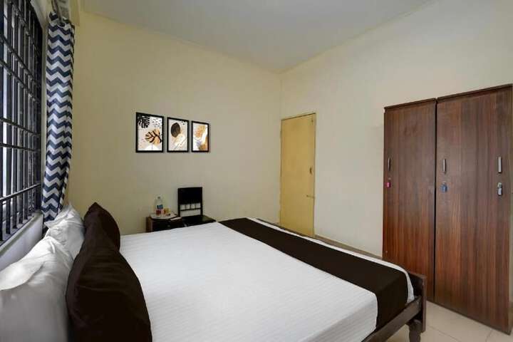 Room 4 of 13