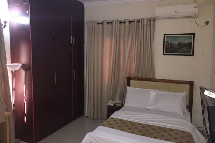 Room 13 of 45